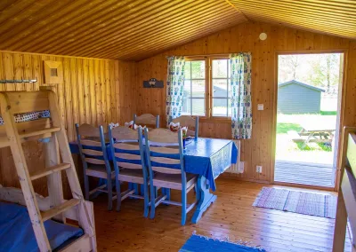 Matplats i fembäddsstuga på Valle Camping nära Skara Sommarland